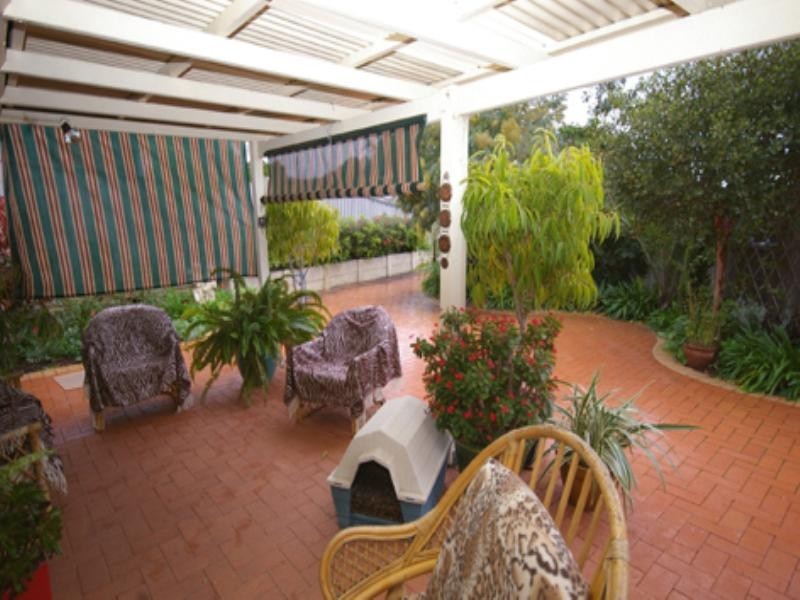 8 Towerhill Road, Alexander Heights WA 6064