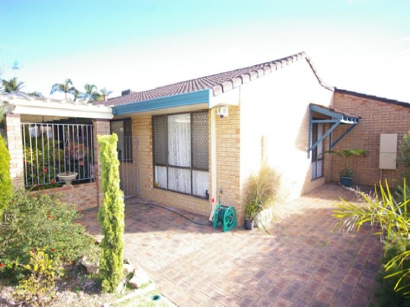 8 Towerhill Road, Alexander Heights WA 6064