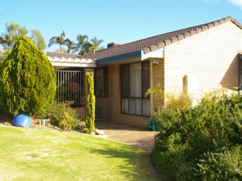 8 Towerhill Road, Alexander Heights WA 6064