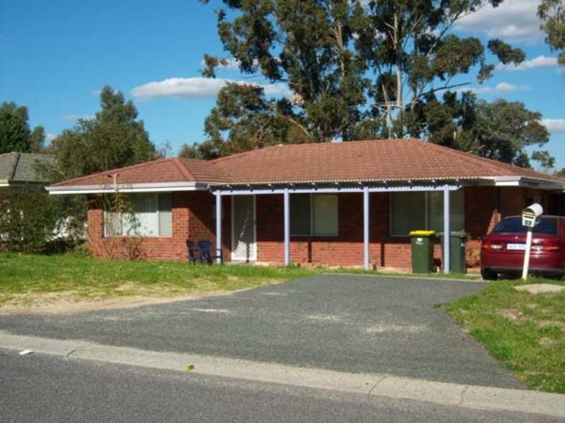 17 Brecknock Way, Girrawheen WA 6064