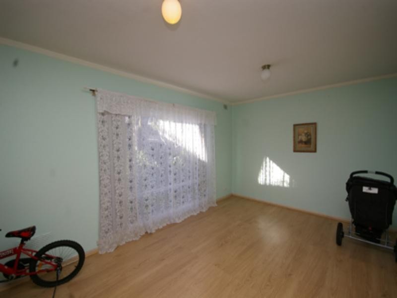 16e Wardlow Way, Balga WA 6061