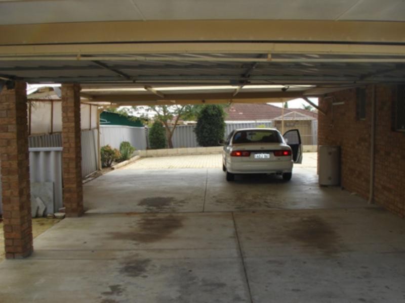 77 Le Grand Gardens, Marangaroo WA 6064