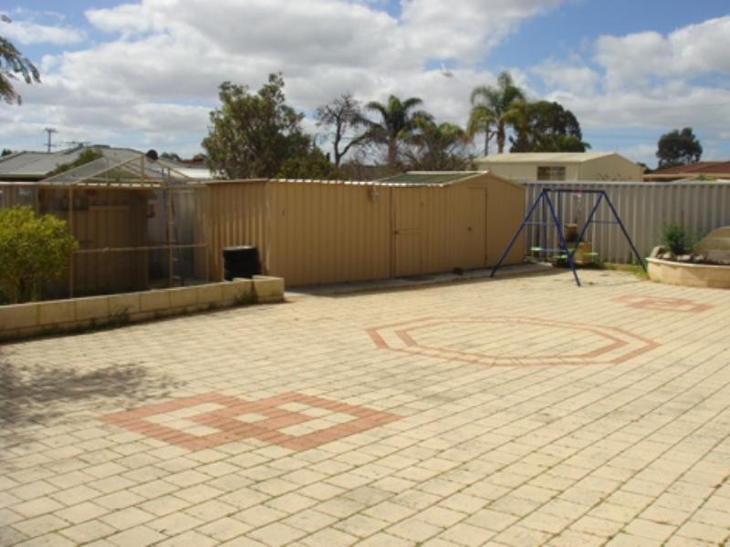 77 Le Grand Gardens, Marangaroo WA 6064