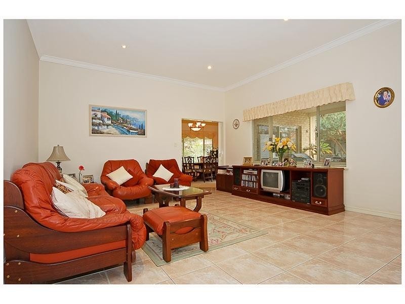 26 Millstream Rise, Hillarys WA 6025