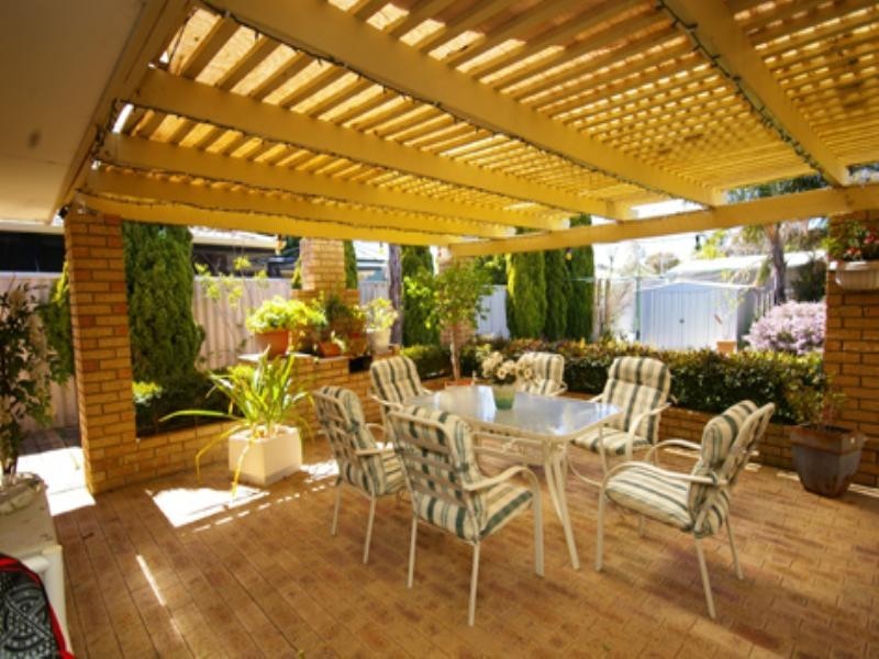 18 Dampier Loop, Mirrabooka WA 6061