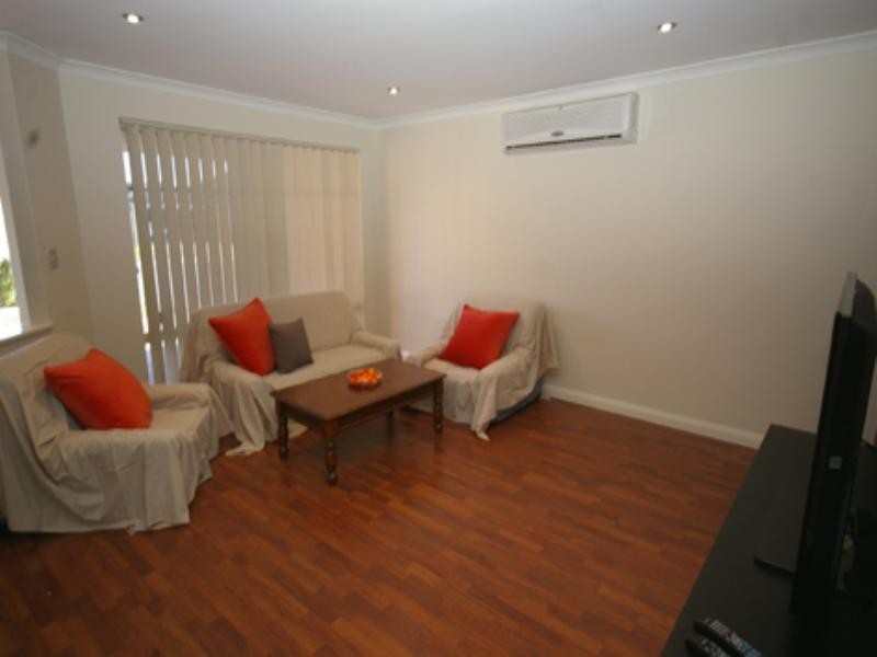 10 Whimbrel Parade, Beechboro WA 6063