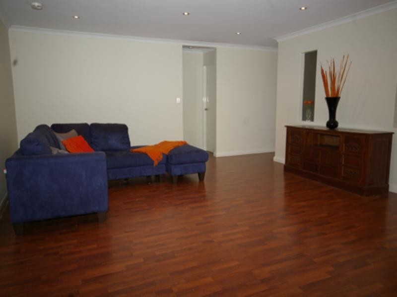 10 Whimbrel Parade, Beechboro WA 6063