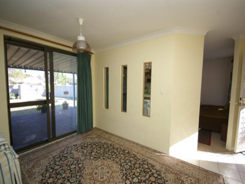 16 Dampier Loop, Mirrabooka WA 6061