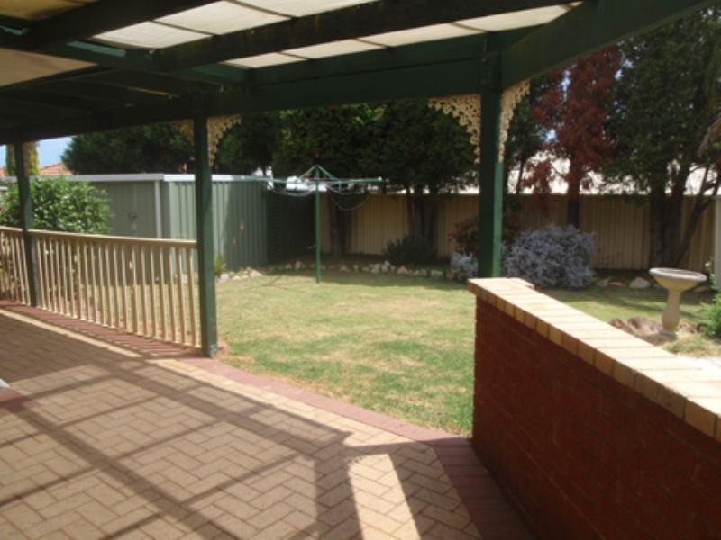 7 Emblem Loop, Alexander Heights WA 6064