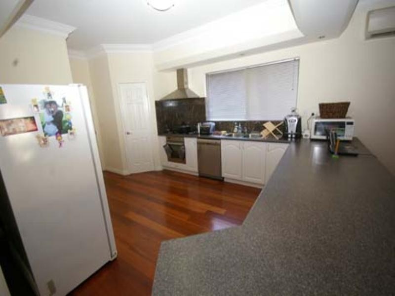 14 Hursthill Street, Madeley WA 6065