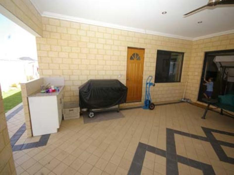 14 Hursthill Street, Madeley WA 6065