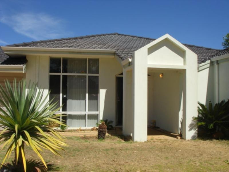 18 Bembridge Loop, Hocking WA 6065
