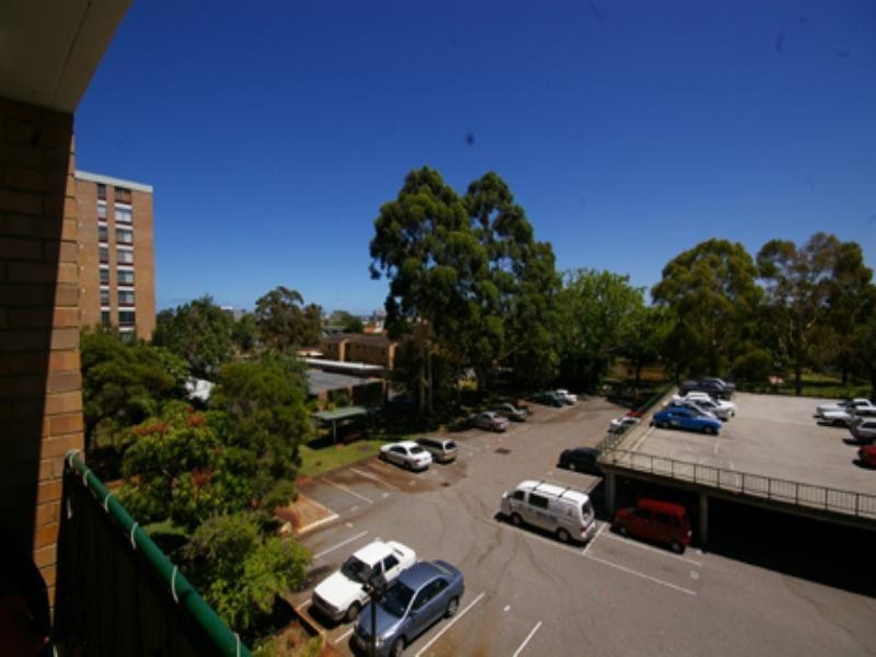 34/16 Leeder Street, Glendalough WA 6016