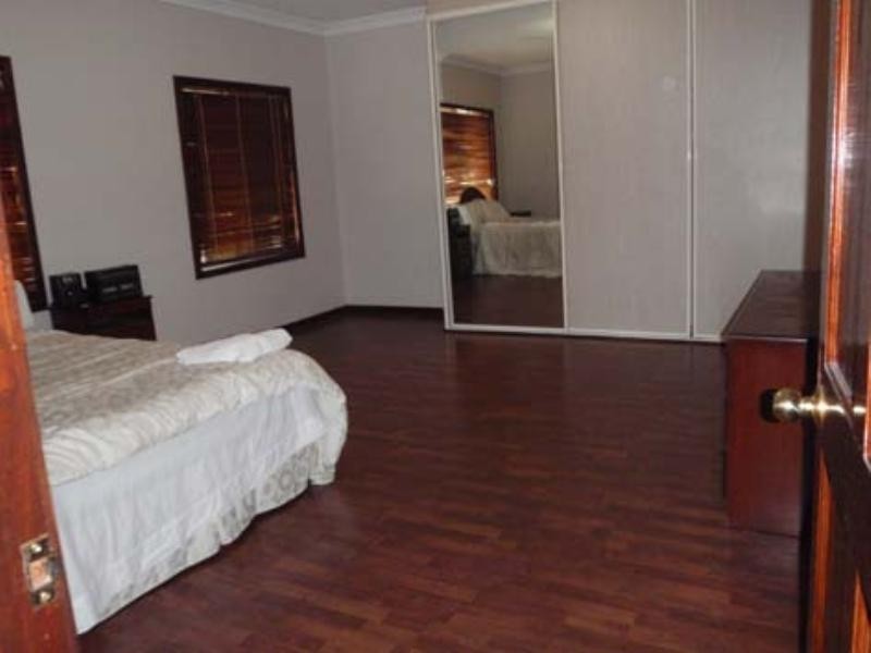 17 Lewes Street, Nollamara WA 6061