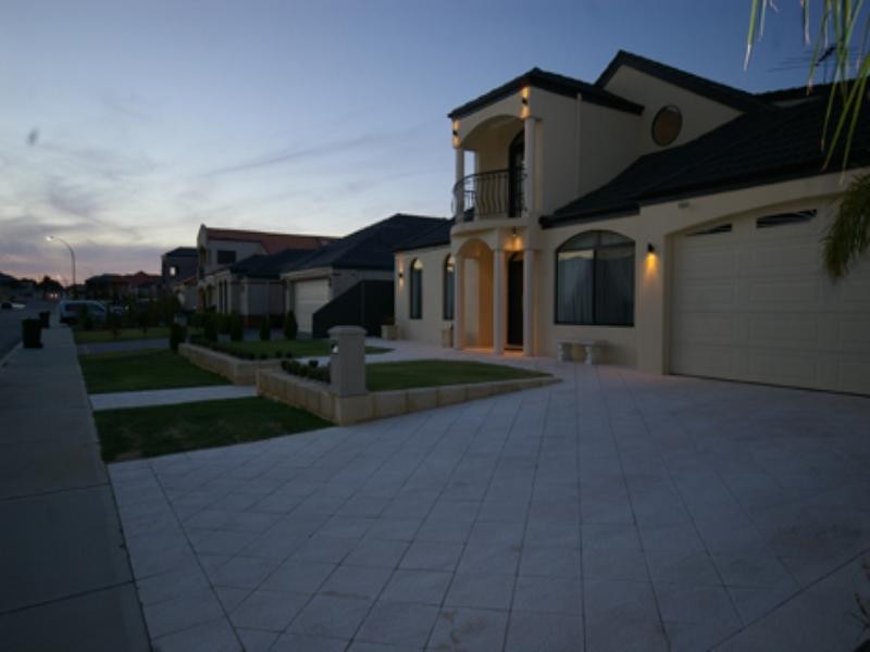 10 Tissington Drive, Darch WA 6065