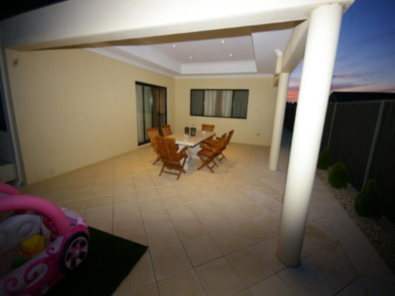 10 Tissington Drive, Darch WA 6065