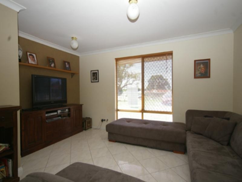 18 Vallack Grove, Mirrabooka WA 6061