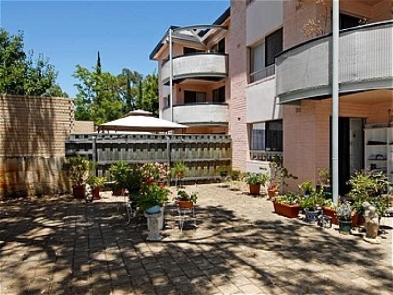 6/4 Canham Way, Orelia WA 6167