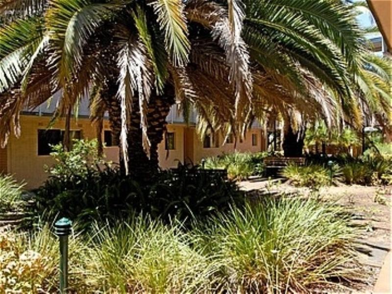 6/4 Canham Way, Orelia WA 6167