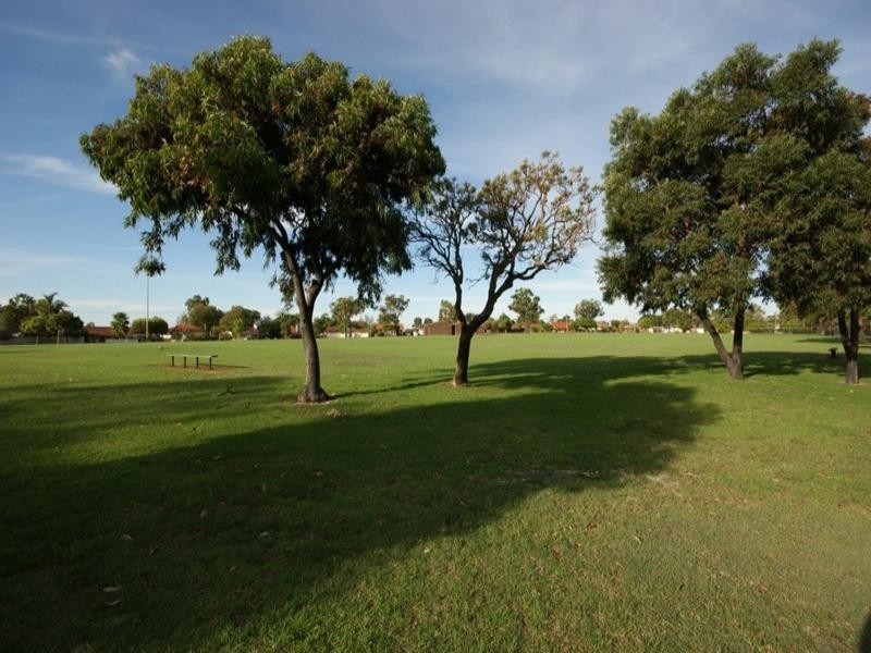 20 Fernhurst Crescent, Balga WA 6061