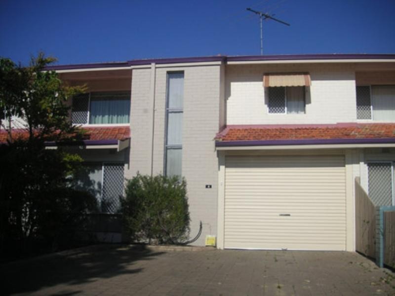 4 Hainsworth Avenue, Girrawheen WA 6064