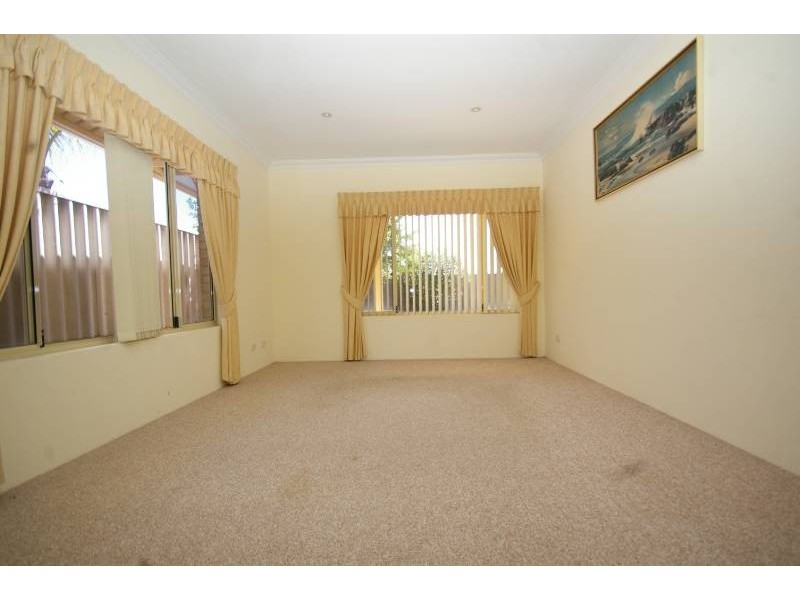 4 Donegal Lane, Alexander Heights WA 6064