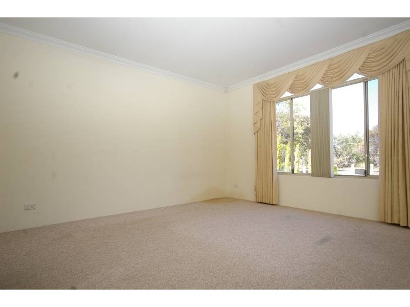 4 Donegal Lane, Alexander Heights WA 6064