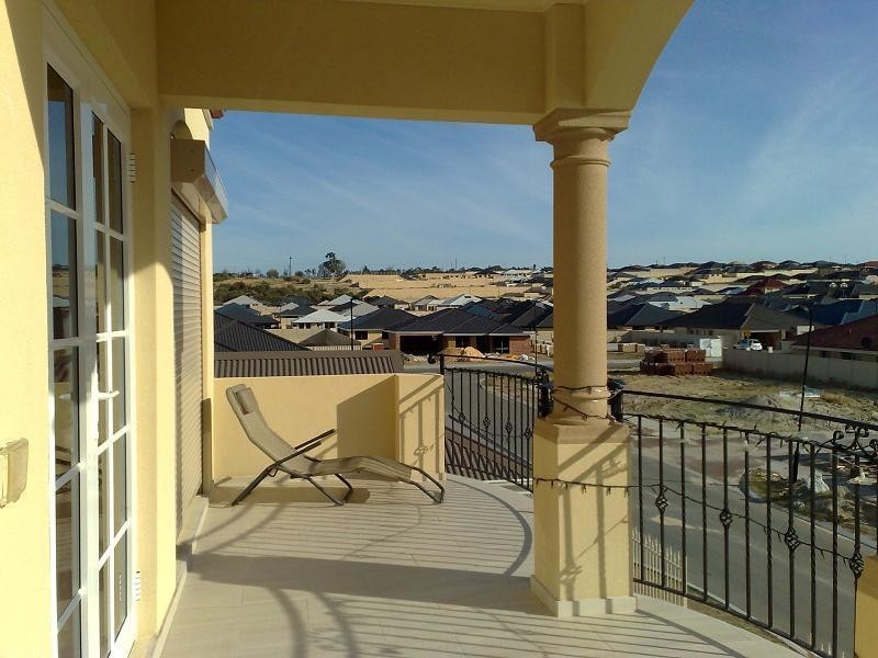 8 Romaine Loop, Darch WA 6065