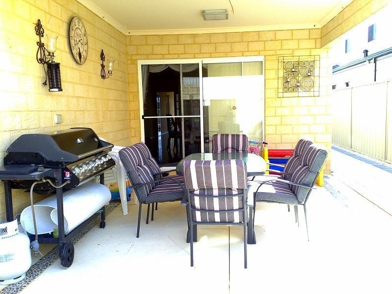 8 Romaine Loop, Darch WA 6065