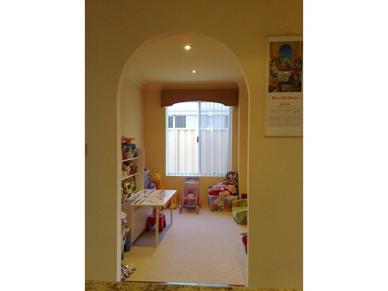 8 Romaine Loop, Darch WA 6065