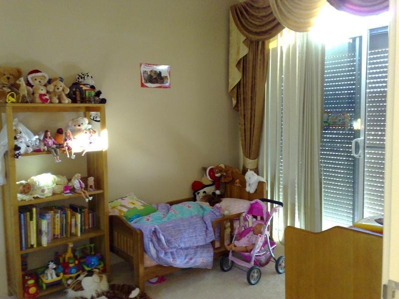 8 Romaine Loop, Darch WA 6065