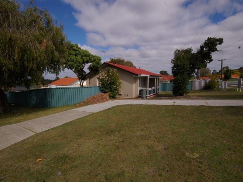 6 Brecknock Way, Girrawheen WA 6064