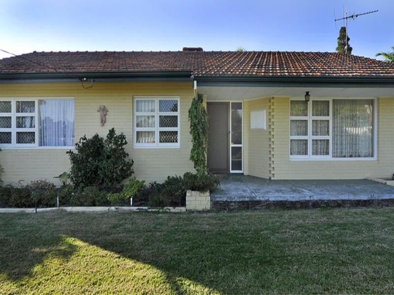 15 Butterick Place, Girrawheen WA 6064