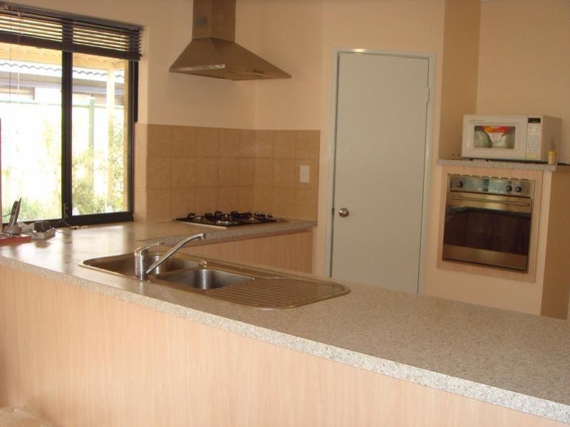 1 Enfield Turn, Carramar WA 6031