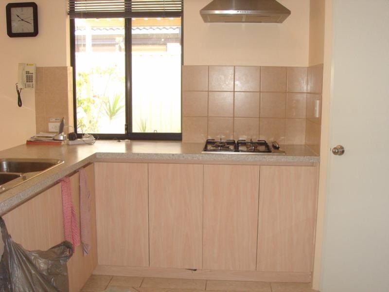 1 Enfield Turn, Carramar WA 6031