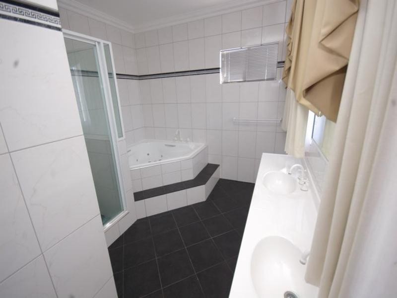 20 Aberdeen Terrace, Landsdale WA 6065