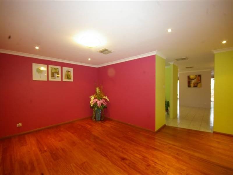 31 Whitcombe Way, Alexander Heights WA 6064