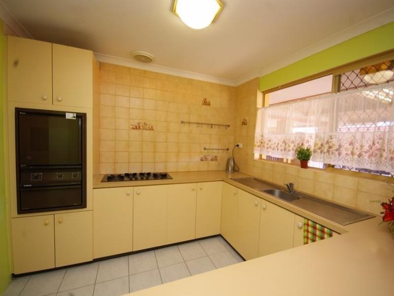 31 Whitcombe Way, Alexander Heights WA 6064