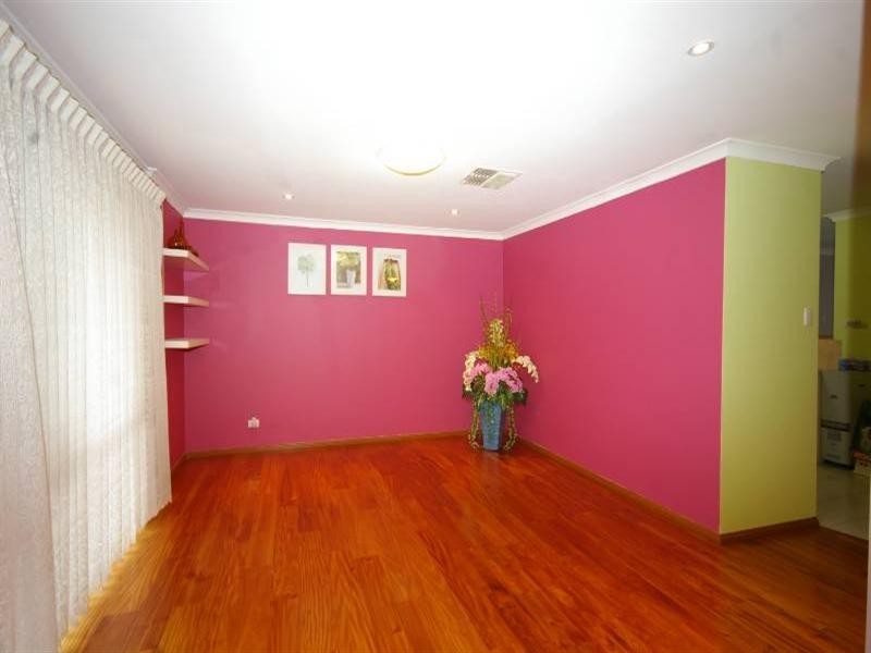 31 Whitcombe Way, Alexander Heights WA 6064