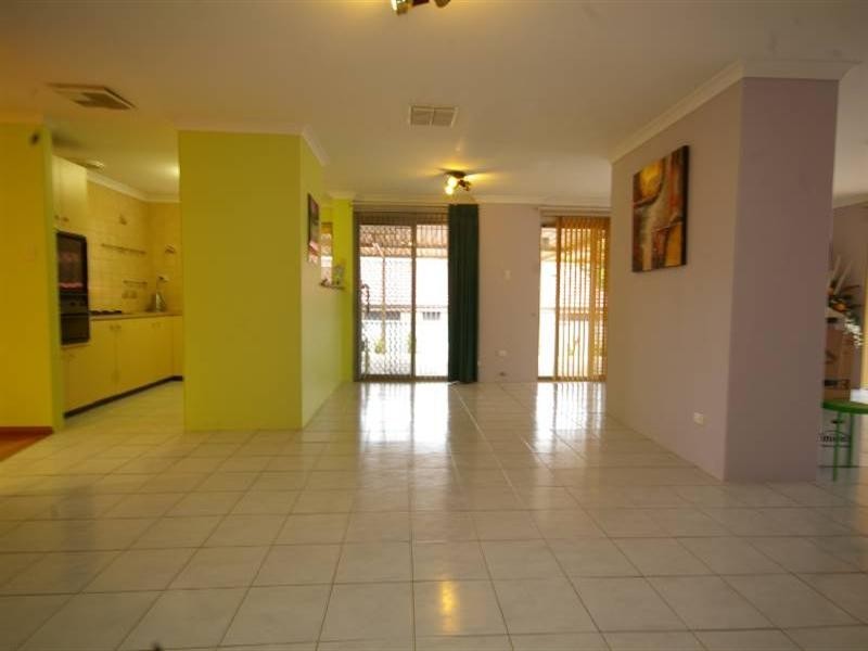 31 Whitcombe Way, Alexander Heights WA 6064