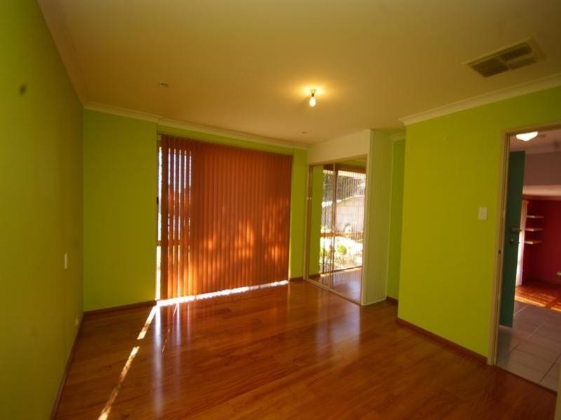 31 Whitcombe Way, Alexander Heights WA 6064