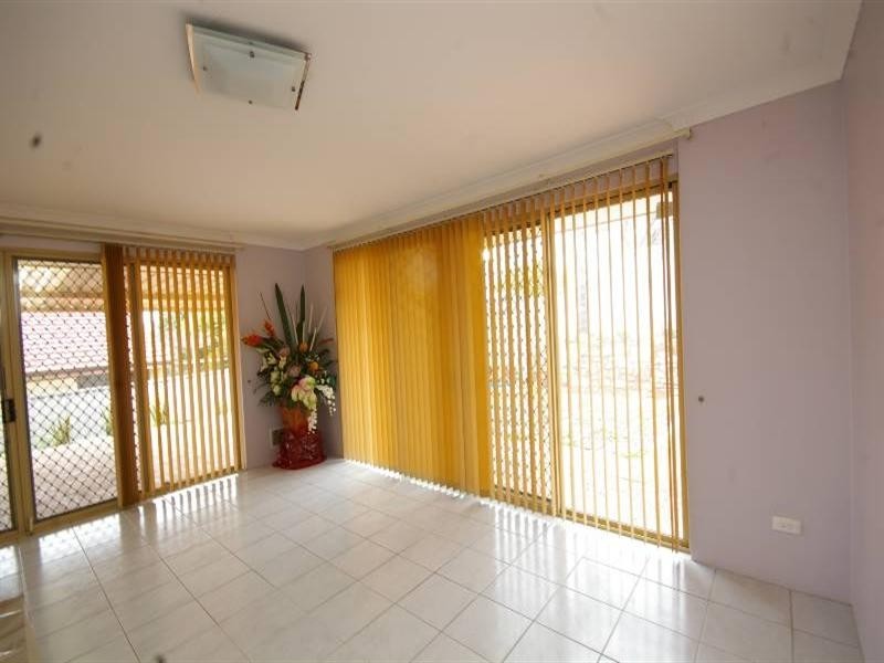 31 Whitcombe Way, Alexander Heights WA 6064