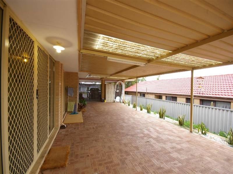 31 Whitcombe Way, Alexander Heights WA 6064