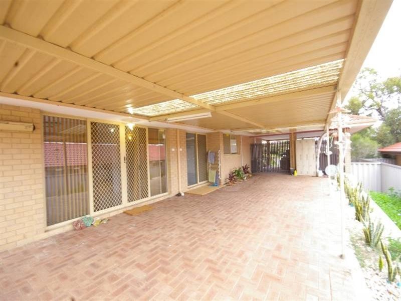 31 Whitcombe Way, Alexander Heights WA 6064