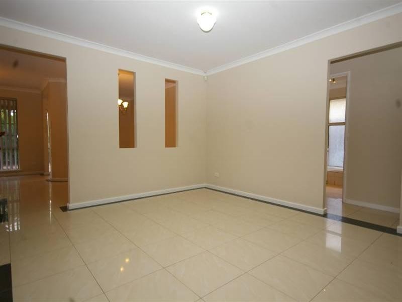 4 Kareena Place, Ballajura WA 6066