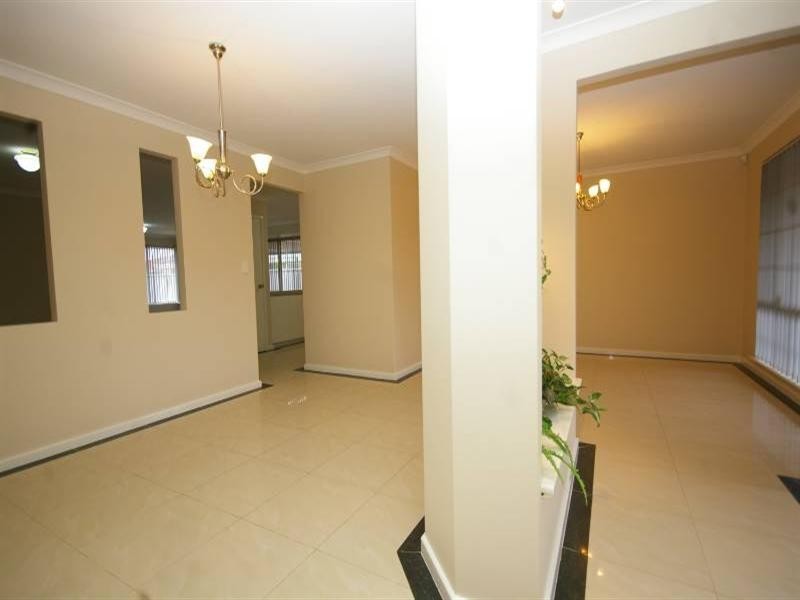 4 Kareena Place, Ballajura WA 6066