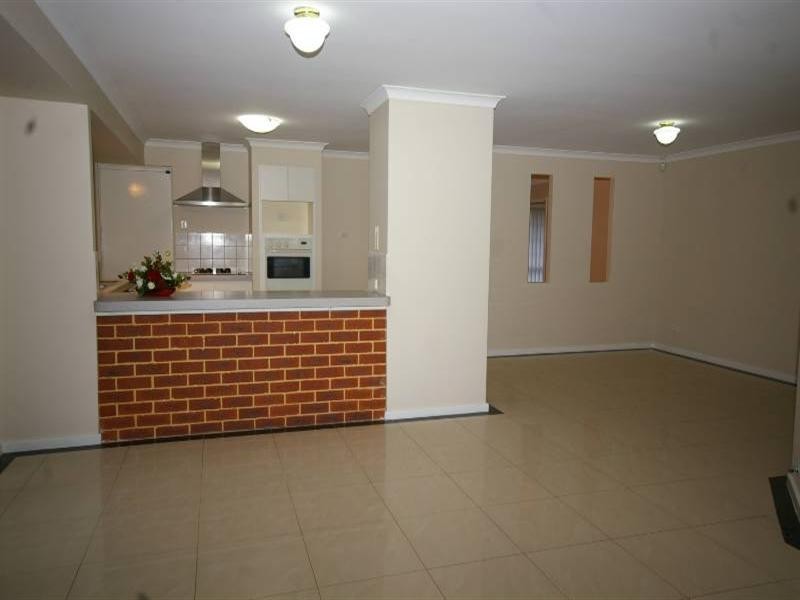 4 Kareena Place, Ballajura WA 6066