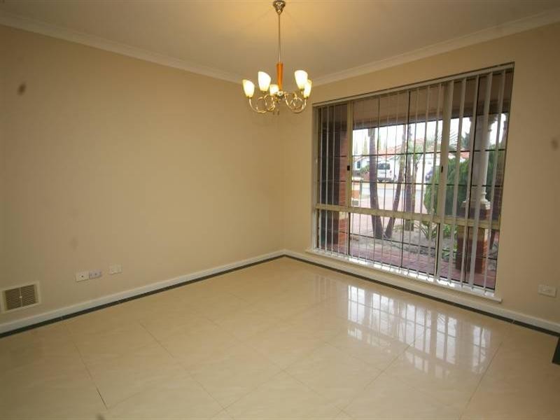 4 Kareena Place, Ballajura WA 6066