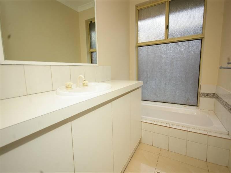 4 Kareena Place, Ballajura WA 6066