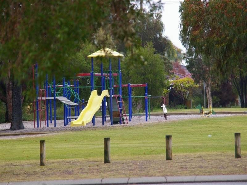 4 Kareena Place, Ballajura WA 6066